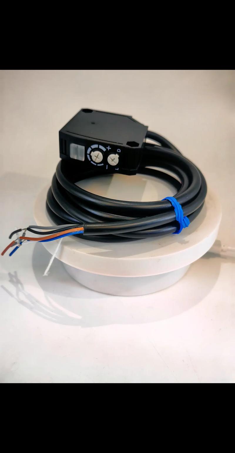 E3JK系列光電開關傳感器 長距離檢測新突破，對射型40米與回歸反射型應用全解析